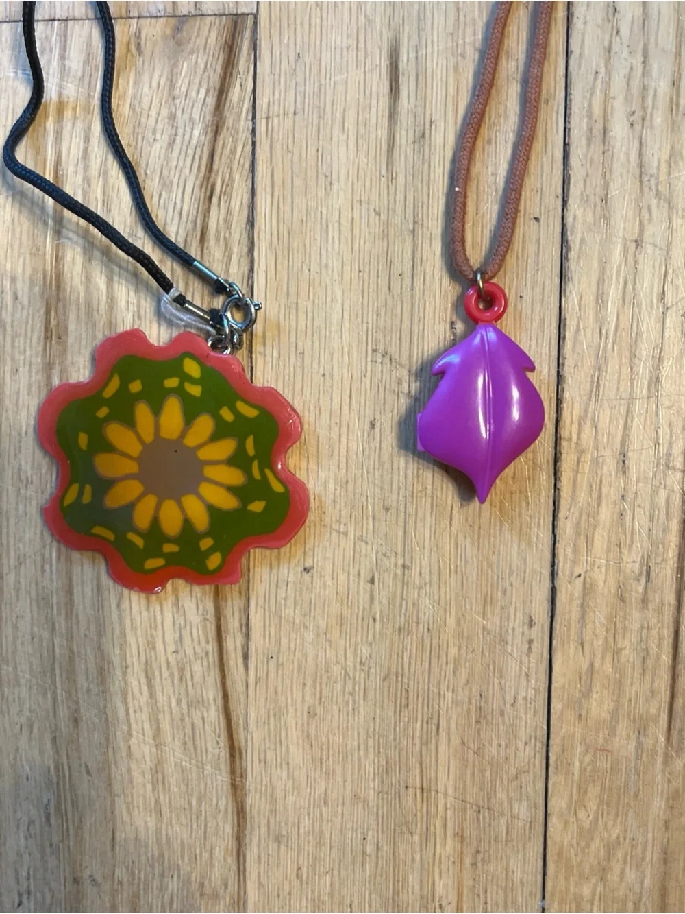 vintage 90s new Pocahontas hair and necklace bundle - see description